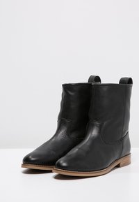 KIOMI Botines - black