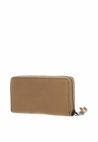 Braune Lederbrieftasche mit rechteckiger Form, Reißverschluss und glatter Textur. Sie verfügt über ein silbernes Hardware-Detail und sichtbare Nähte.