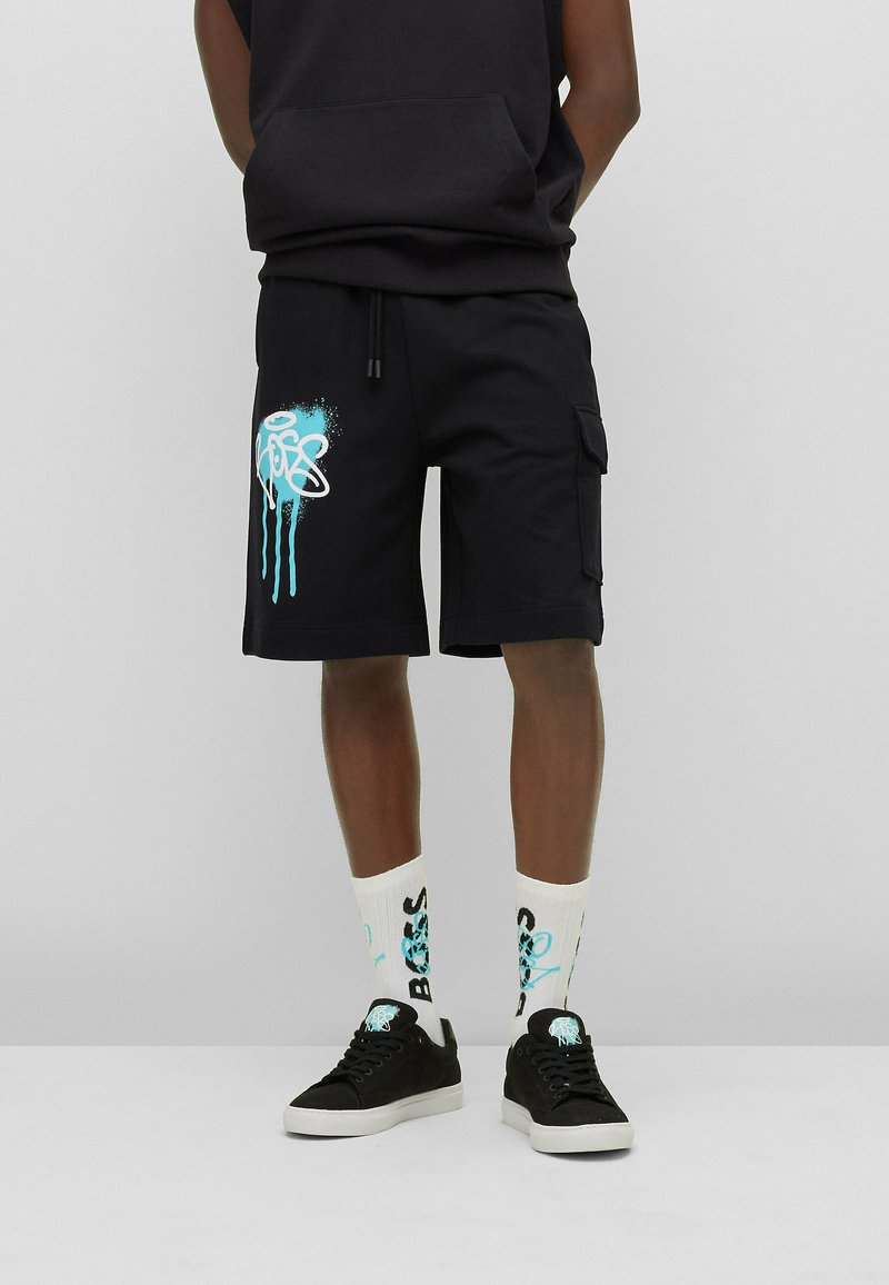 Herren Chino Shorts | BOSS SEGRAFFITTI Shorts black one/schwarz - MC45768 Herren Chino Shorts | BOSS SEGRAFFITTI Shorts black one/schwarz - MC45768