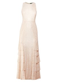 Lång klänning i spets i ljusrosa, med en åtsittande liv, hög halsringning och flerlagad volangkant. Dragkedjeslutning bak.