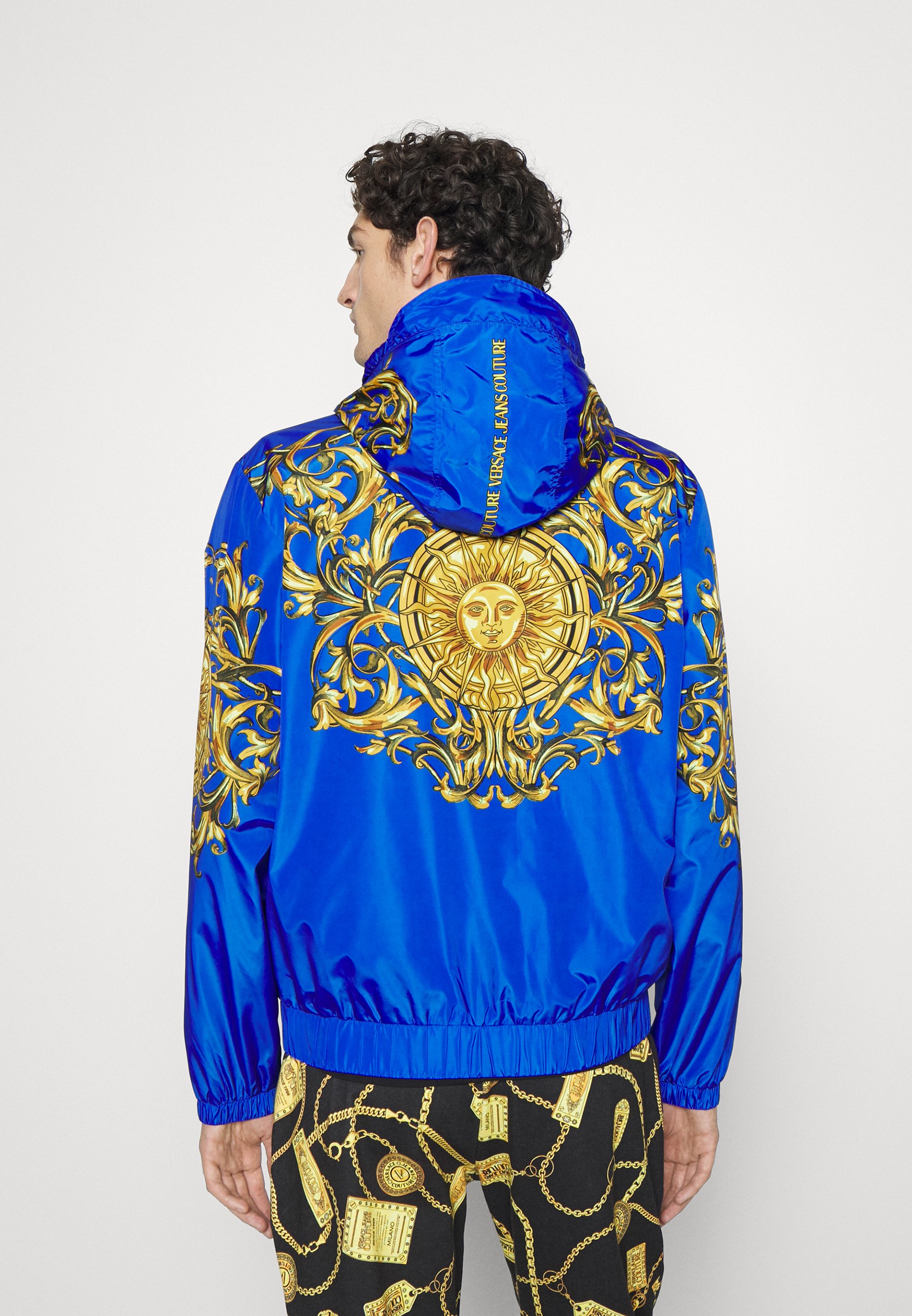 Versace Jeans Couture BAROQUE SUN - Giacca leggera - blue/gold/blu - Zalando