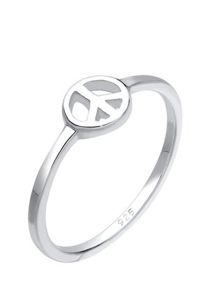 Bague fine en argent avec un symbole de paix découpé sur le dessus et le poinçon « 925 » sur la bande intérieure indiquant de l'argent sterling.