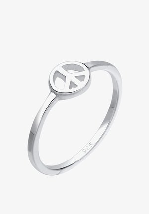 Bague fine en argent avec un symbole de paix découpé sur le dessus et le poinçon « 925 » sur la bande intérieure indiquant de l'argent sterling.