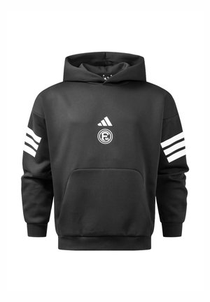 Schwarzer Hoodie mit Fronttasche, weißem Adidas-Logo und rundem Emblem auf der Brust sowie drei weißen Streifen an jedem Ärmel.