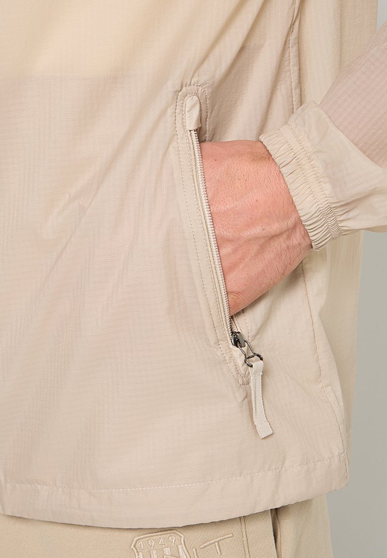 Leichte Jacke