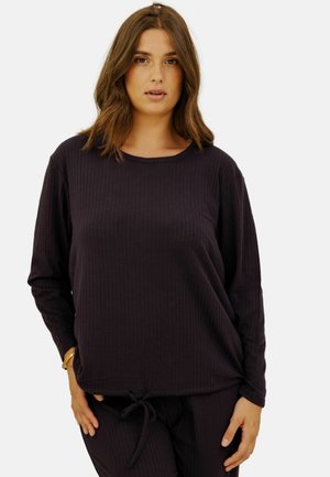 Haut à manches longues côtelé violet foncé avec un col rond et une coupe ample, présentant un détail à nouer à la taille pour un silhouette personnalisable.