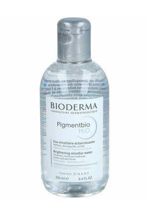 Transparante fles Bioderma Pigmentbio H2O micellair water. Heeft een zilveren dop, een capaciteit van 250 ml en is gelabeld met productdetails in verschillende talen.