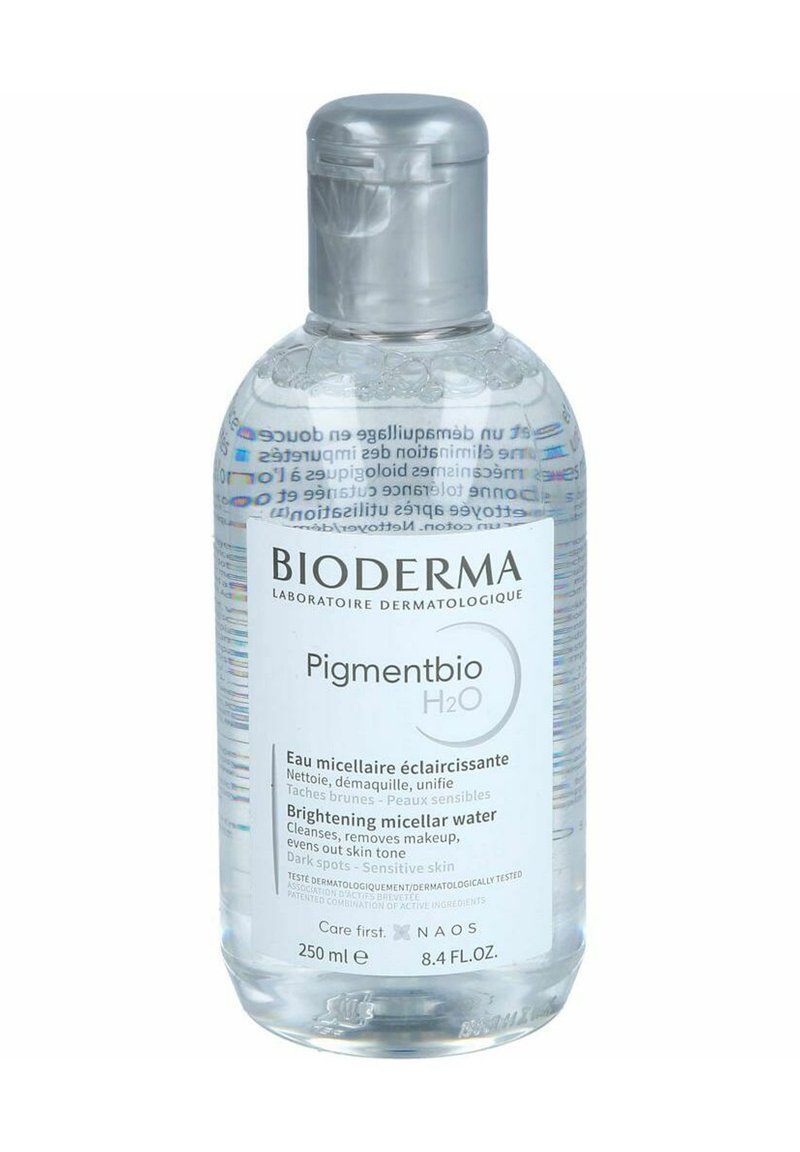 Bouteille transparente d'eau micellaire Bioderma Pigmentbio H2O. Présente un capuchon argenté, une capacité de 250 ml, et est étiquetée avec des détails sur le produit en plusieurs langues.