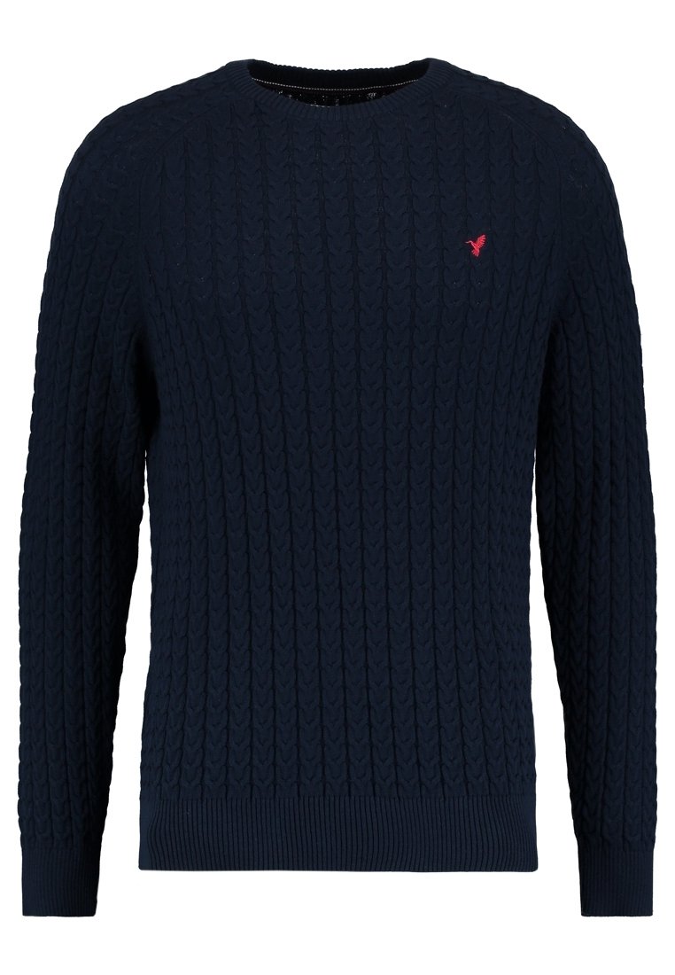 Sweater tricoté bleu marine avec un motif torsadé, col rond et poignets et ourlet côtelés. Présente un petit logo rouge sur la poitrine.