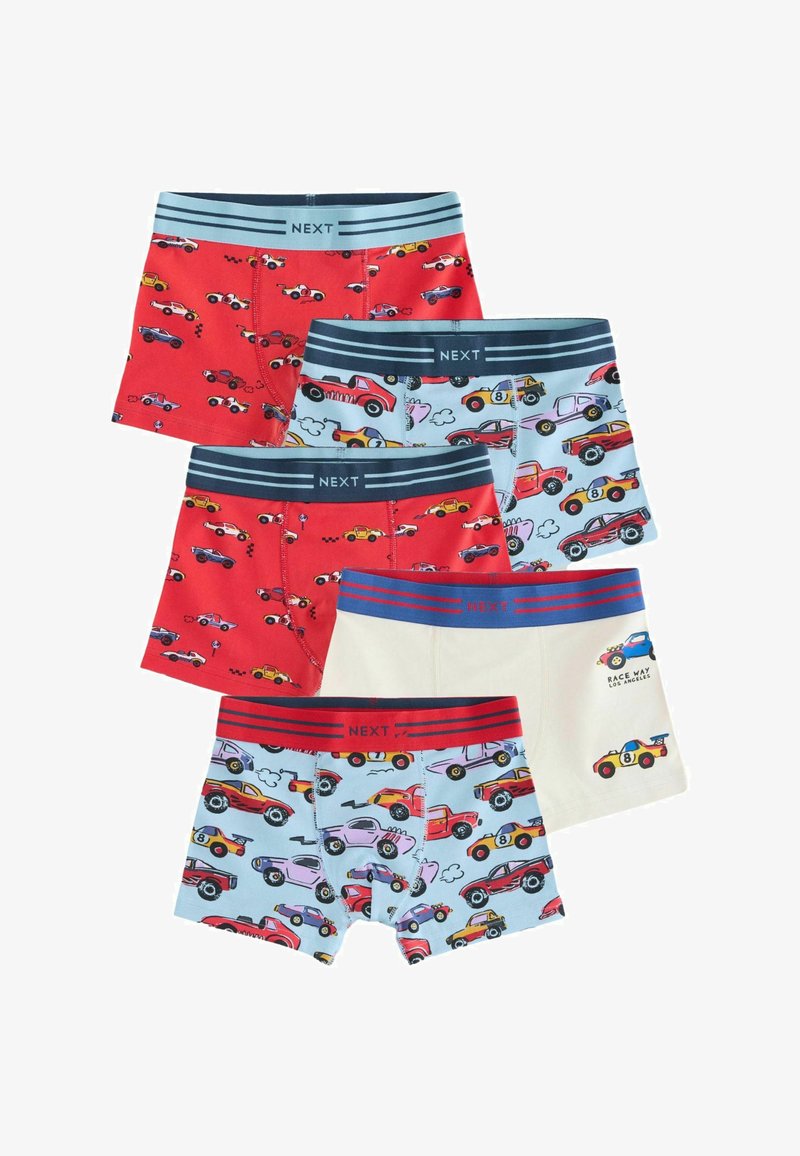 Cinque paia di boxer da bambino con stampe colorate di auto da corsa, ciascuno con una cintura elastica marchiata in blu, rosso o navy.