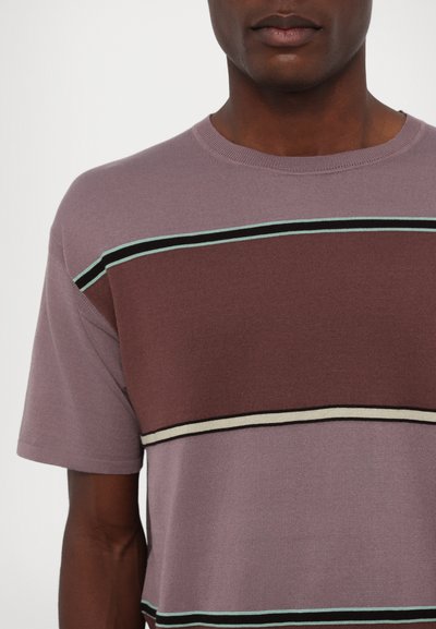 Paul Smith Apdrukāts T-krekls - mauve