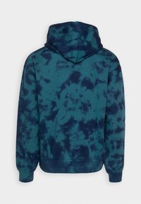 Sweat à capuche en motif tie-dye bleu sarcelle et marine, avec une coupe décontractée, des poignets et une ceinture côtelés, réalisé dans un mélange de coton doux.