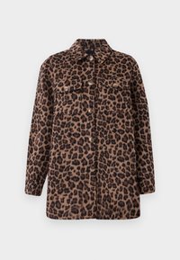 Giacca camicia animalier in tonalità marroni e nere, caratterizzata da un colletto, due tasche frontali e chiusura con bottoni. Tessuto morbido con vestibilità comoda.