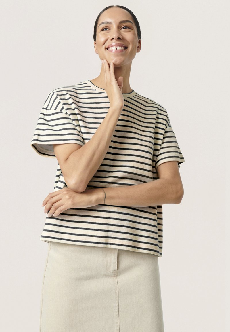 Soaked in Luxury INGO BOXY - Camiseta estampada - white and black stripe