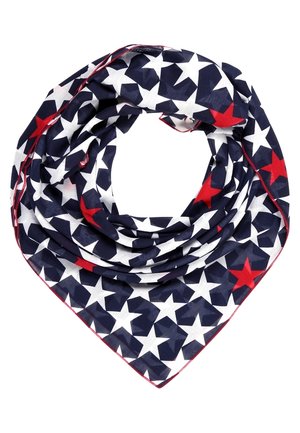 Let tørklæde foldet i en trekantet form med navyblå baggrund og mønster af hvide og røde stjerner, med røde syninger langs kanterne.