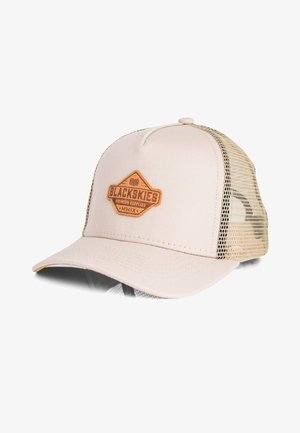 Beige színű trucker sapka szilárd elülső résszel, hálós hátsó résszel és barna bőr címkével, amelyen a "BLACKSKIES" felirat és geometrikus minták találhatók.