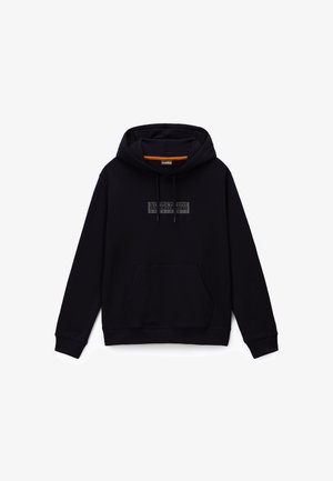 Juodas megztinis su gaubtu, priekyje kišenė, reguliuojamas gaubto raišteliais ir nedidelė stačiakampė logotipo žyma centre ant krūtinės.