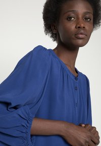 Part Two ORANA - Blusa - blueprint