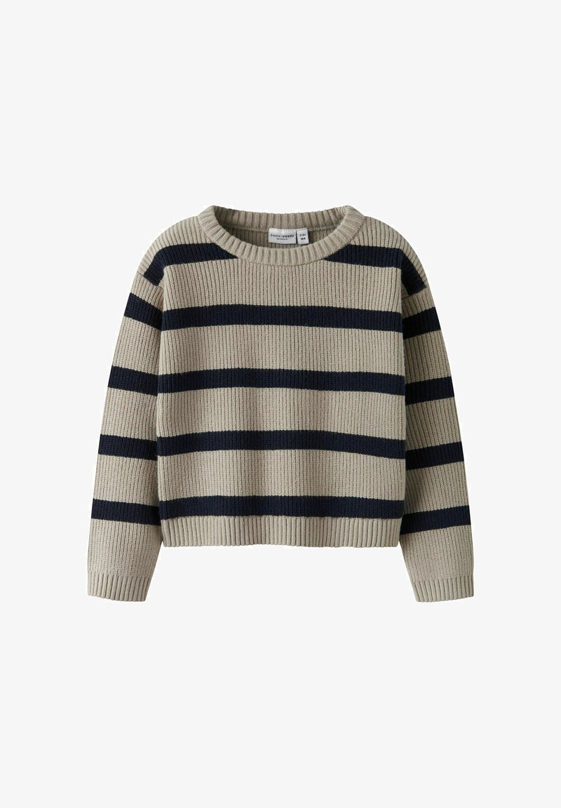 Pull en maille rayé beige avec des rayures navy. Il présente une texture côtelée, un col rond et une longueur raccourcie. Manches longues et coupe décontractée.