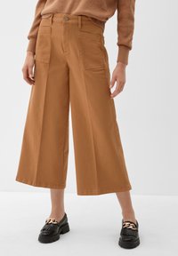 s.Oliver Flared Jeans - sandstein