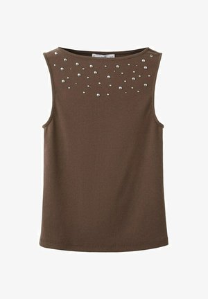 Top marrone senza maniche con scollo rotondo, decorato con piccole perline d'argento sparse vicino al colletto.