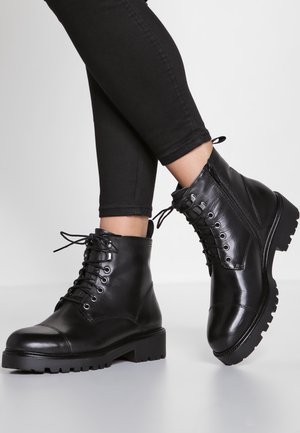 Kotníkové boty na platformě - black