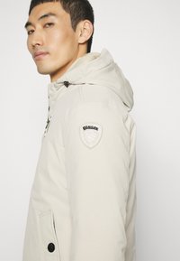 Blauer LONG JACKET COAT DETACHABLE HOODIE - Down jacket - pelican