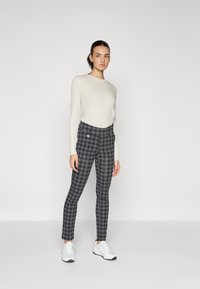 Daily Sports BARRIE MAGIC PANTS - Punčochy - black