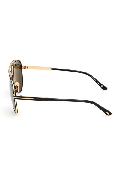 Lunettes de soleil élégantes noires et dorées vues de profil, avec des verres teintés foncés et des branches fines et courbées sur un fond blanc.
