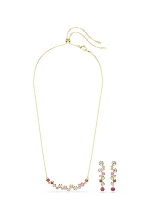 Gouden ketting halsketting en bijpassende oorbellen set met ronde roze, rode en heldere edelstenen gerangschikt in een delicaat ontwerp.