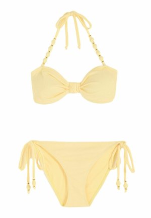 Gult tekstureret bikini sæt med bandeau-top med perlebesatte halterneck-nylonstrapper og højt skårne trusser med siderem og perle detaljer.