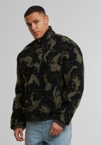 Urban Classics PATTERN TROYER - Fleece trui - oliveswirl