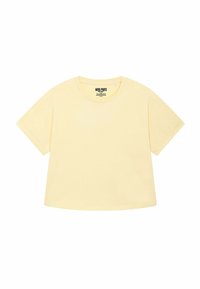 Camiseta de algodón suave de color amarillo claro con manga corta y cuello redondo. Presenta un corte relajado y un diseño sencillo con la etiqueta de la marca en el interior del cuello.