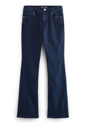 Ciemnoniebieskie dżinsy bootcut z przednim guzikiem, zamkiem błyskawicznym i stylem z pięcioma kieszeniami, prezentowane płasko na białym tle.