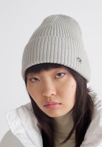 Calvin Klein CHUNKY BEANIE - Căciulă - pearl grey