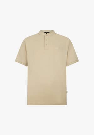 Béžové polo tričko s krátkym rukávom, trojgombíkovým zapínaním a malým vyšívaným logom na ľavej strane hrude.