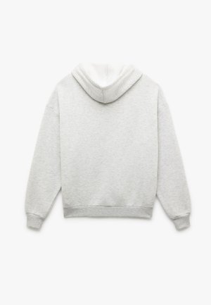 Hellgrauer Kapuzenpullover mit langen Ärmeln und gerippten Bündchen, von hinten auf einem weißen Hintergrund gezeigt.