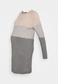 Långärmad graviditetssweaterklänning med färgblock i beige, ljusgrått och mörkgrått, visad mot en vit bakgrund.