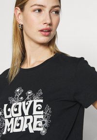 Levi's® THE PERFECT TEE - T-shirt estampada - caviar