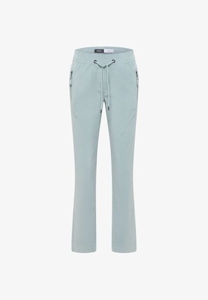 Jasnoniebieskie, lekkie spodnie z elastyczną talią, sznurkiem i bocznymi kieszeniami na zamek. Prosty krój nogawek z gładką fakturą.