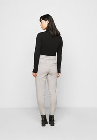 ONLY Petite ONLPOPTRASH EASY - Calças - light grey melange