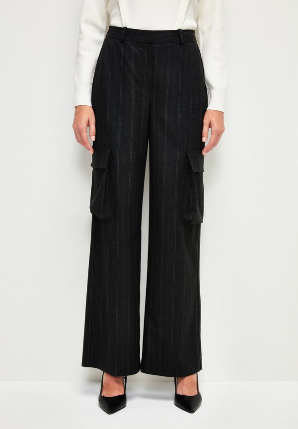 STRIPED - Cargohose - striped anthracite