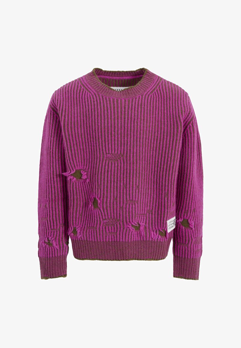 Pull rayé violet et marron avec une texture côtelée, présentant plusieurs trous usés. Étiquette visible en bas à gauche.