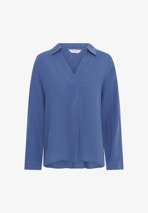 Blouse bleue à manches longues avec encolure en V, petit col et coupe décontractée, présentée sur un fond blanc.