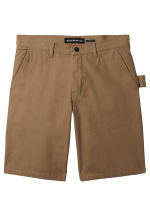 Shorts en kaki en coton, avec une taille plate, des poches latérales, une fermeture à bouton et une étiquette discrète au niveau de la taille.