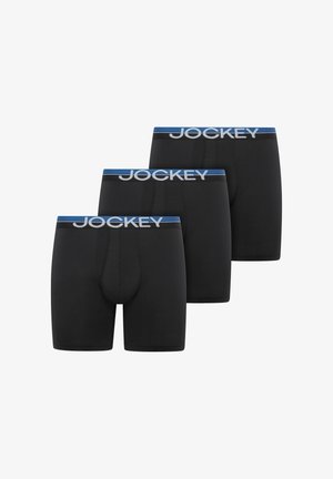Tre boxer da uomo neri con fascia in vita blu e logo bianco "JOCKEY" impilati diagonalmente su uno sfondo bianco.