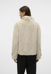 Vero Moda VMSONJAEVA - Žieminė striukė - oatmeal