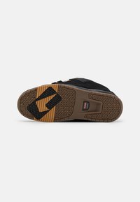 Globe SABRE - Sapatilhas - black/toffee