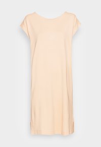 Krátké šaty s krátkým rukávem v světle broskvové barvě z měkké látky. Mají kulatý výstřih a boční rozparky na lemu pro volnost pohybu.