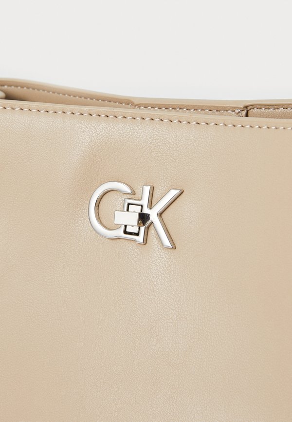 CONVERTIBLE BUCKET BAG - Cross body bag - crockery2